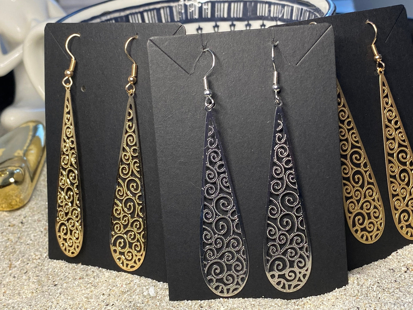 Boucles d’oreilles « goutte » filigrane gravée